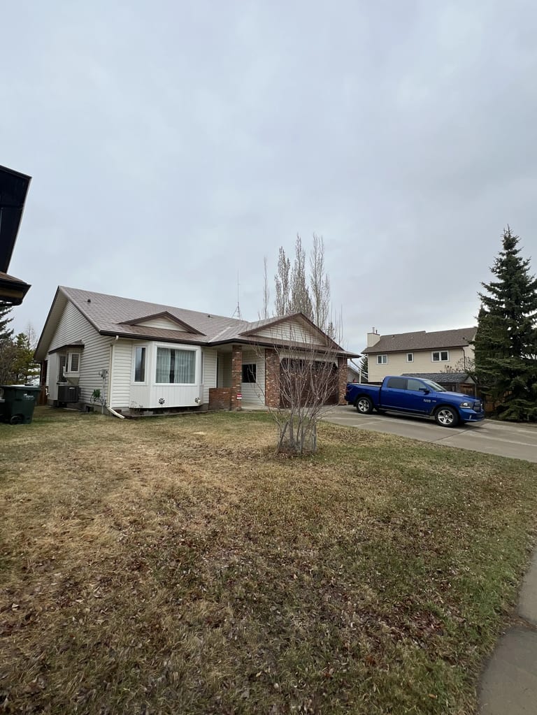 Interlock Aluminum Shingle Metal Roofing – Deep Charcoal | Sherwood Park, AB (Front elevation)