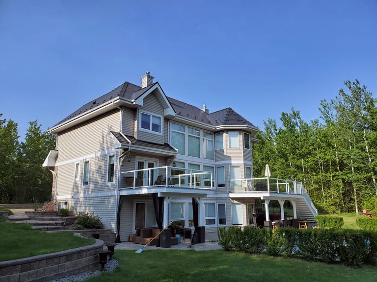 Interlock Aluminum Cedar Shingle Metal Roofing – Black | Sherwood Park, AB (Rear elevation)
