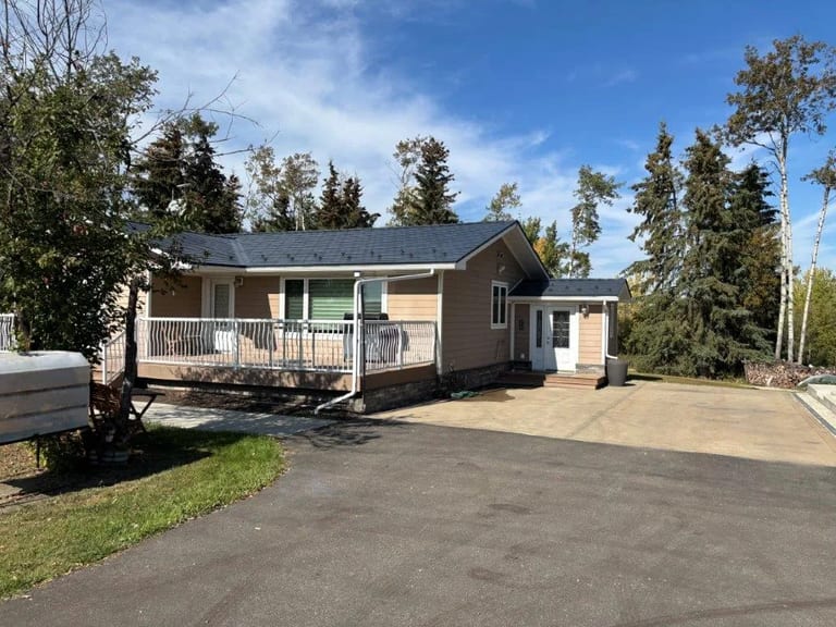 Interlock Aluminum Slate Metal Roofing – Deep Charcoal | Sexsmith, AB (Front elevation)