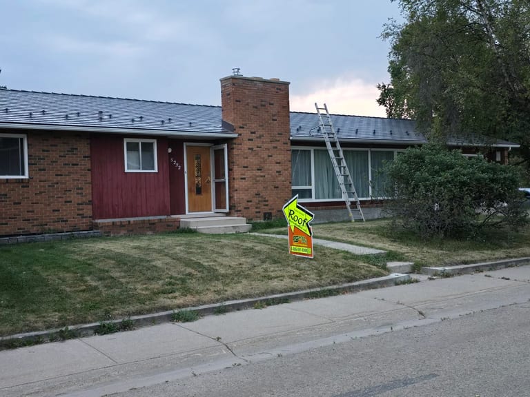 Interlock Aluminum Cedar Shingle Metal Roofing – Tudor Brown | Rocky Mountain House, AB (Front elevation)