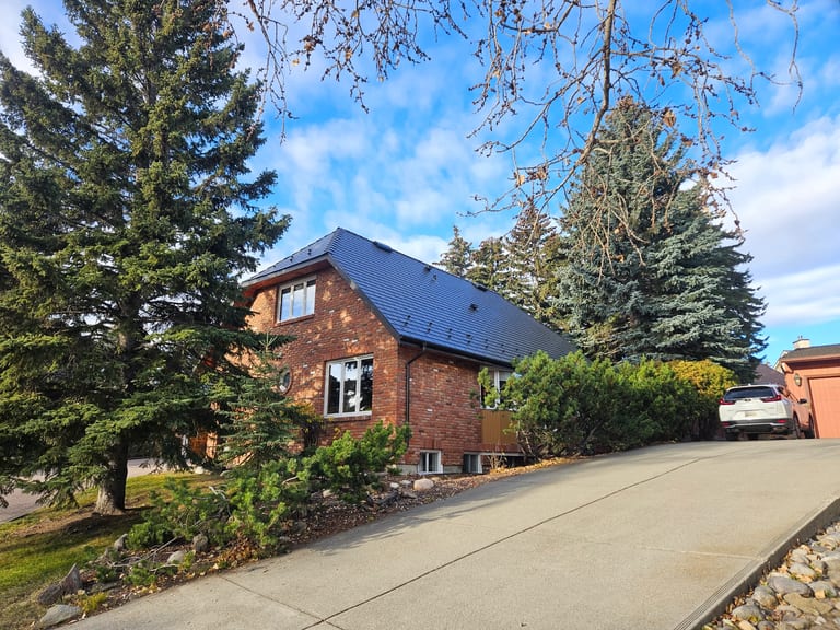 Interlock Aluminum Slate Metal Roofing – Deep Charcoal | Calgary, AB (Front-right elevation)