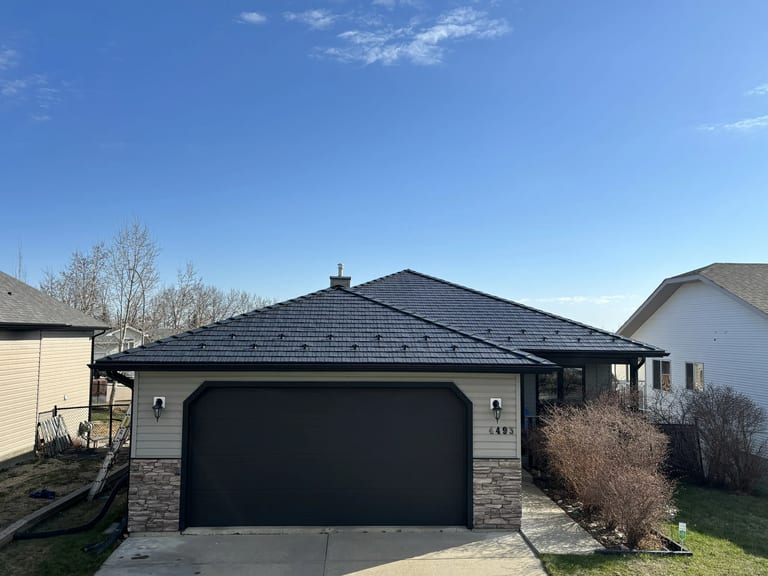 Interlock Aluminum Cedar Shingle Metal Roofing – Deep Charcoal | Drayton Valley, AB (Front elevation)