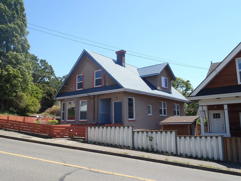Interlock Aluminum Slate Metal Roofing – Royal Blue | Victoria, BC (Front-left elevation)
