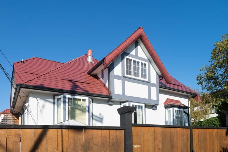 Interlock Aluminum Slate Metal Roofing – Tile Red | Victoria, BC (Side elevation)