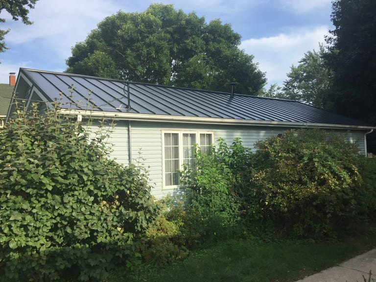 Interlock Aluminum Standing Seam Metal Roofing – Black | Woodstock, IL (Side elevation)