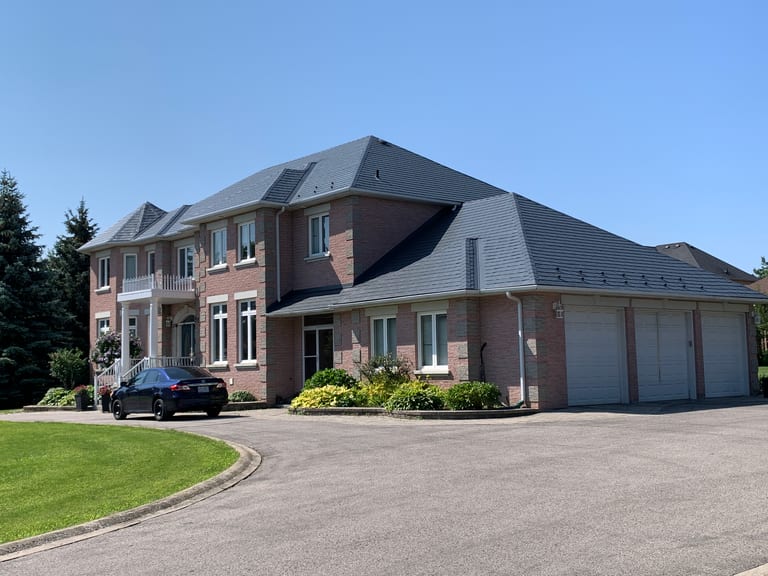 Interlock Aluminum Slate Metal Roofing – Deep Charcoal | Markham, ON (Front-right elevation)