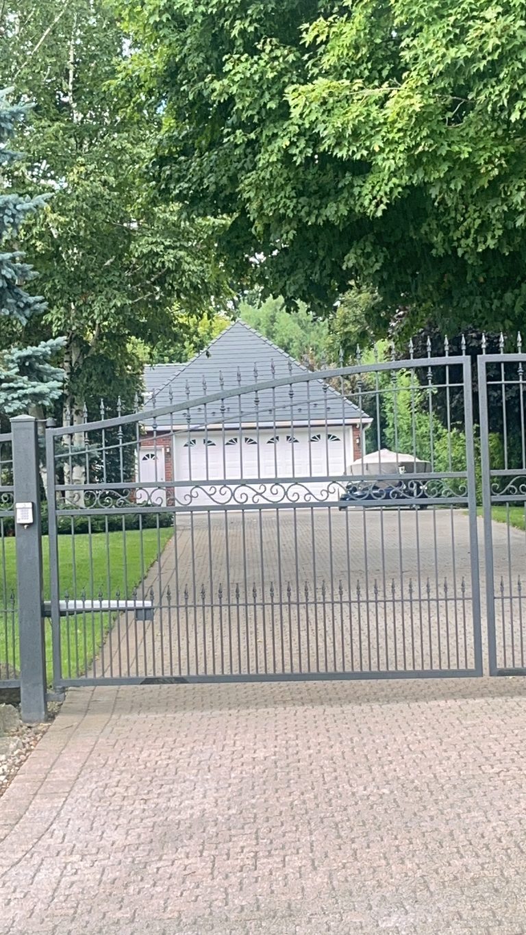 Interlock Aluminum Slate Metal Roofing – Black | Campbellville, ON (Street view)