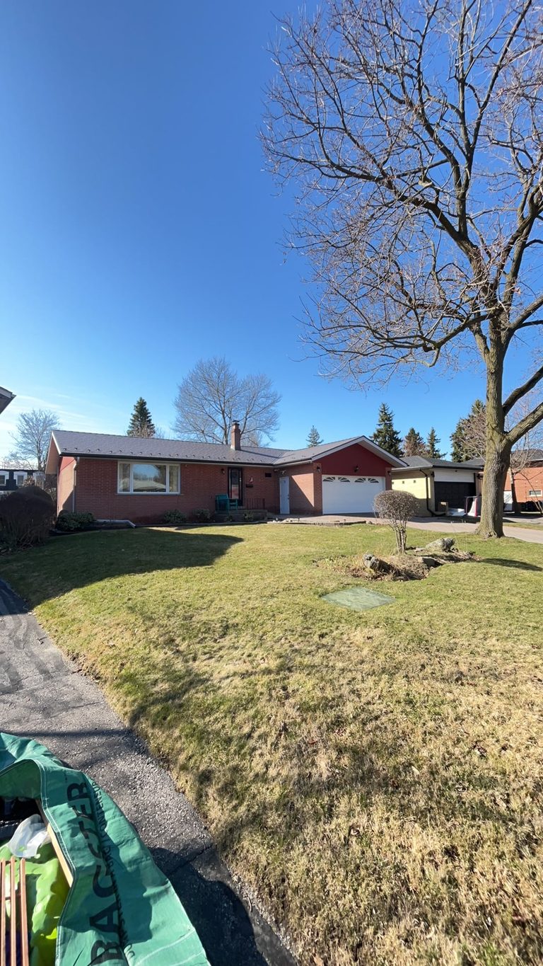 Interlock Aluminum Slate Metal Roofing – Musket Grey | Toronto, ON (Street view)