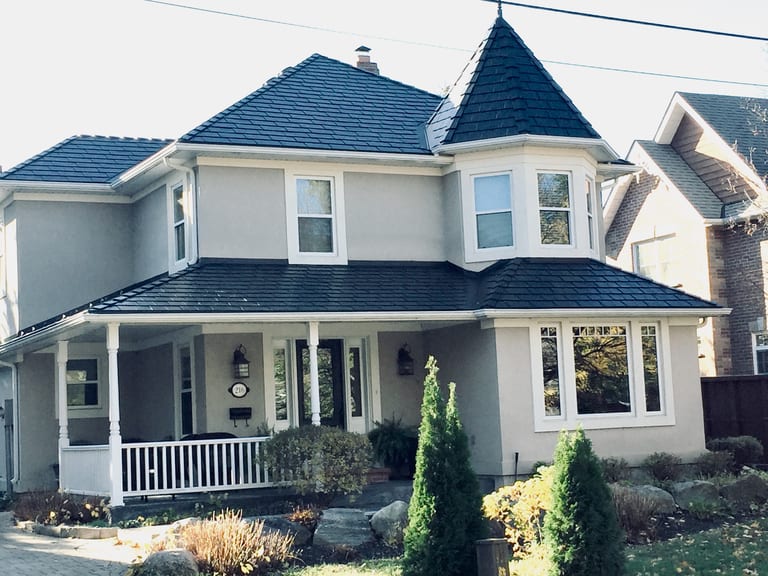 Interlock Aluminum Slate Metal Roofing – Black | Collingwood, ON (Street view)