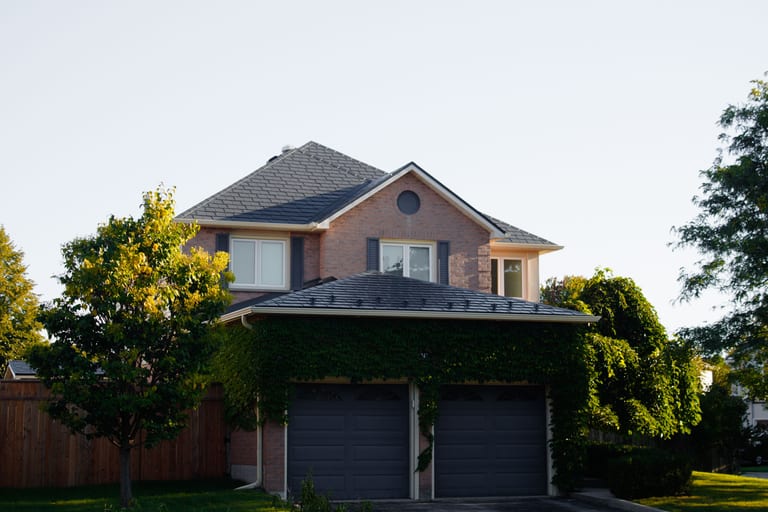 Interlock Aluminum Slate Metal Roofing – Deep Charcoal | Burlington, ON (Front elevation)
