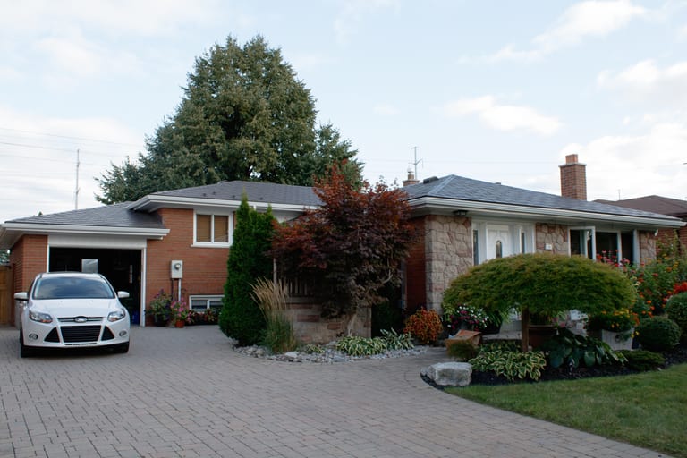 Interlock Aluminum Slate Metal Roofing – Tudor Brown | Scarborough, ON (Front-left elevation)