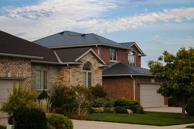 Interlock Aluminum Slate Metal Roofing – Tudor Brown | Cambridge, ON (Front-left elevation)
