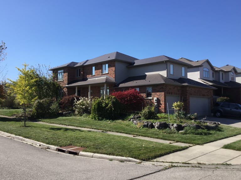 Interlock Aluminum Slate Metal Roofing – Tudor Brown | Cambridge, ON (Front-right elevation)