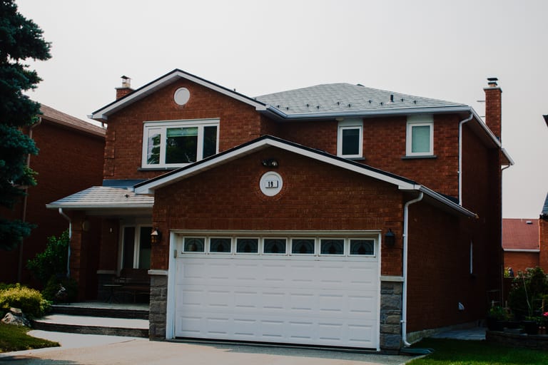 Interlock Aluminum Slate Metal Roofing – Deep Charcoal | Maple, ON (Front-right elevation)