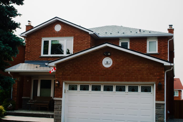 Interlock Aluminum Slate Metal Roofing – Deep Charcoal | Maple, ON (Front elevation)