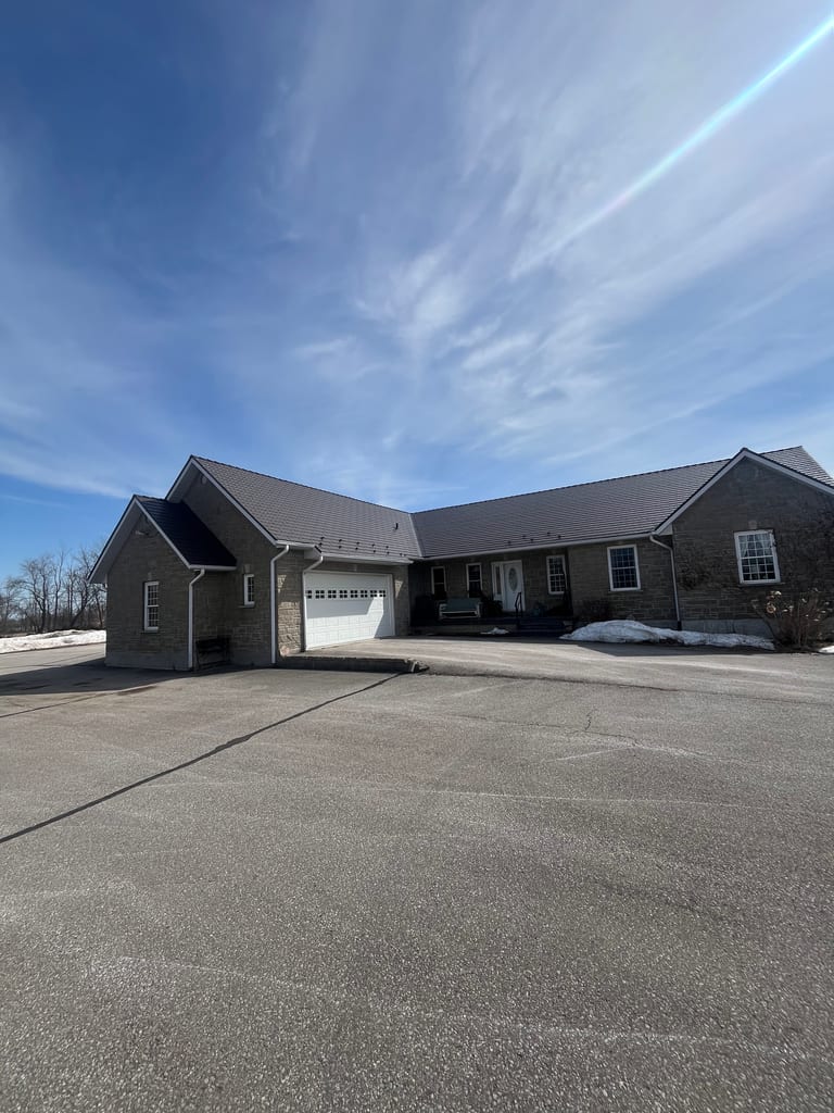 Interlock Aluminum Cedar Shingle Metal Roofing – Tudor Brown | Innisfil, ON (Street view)