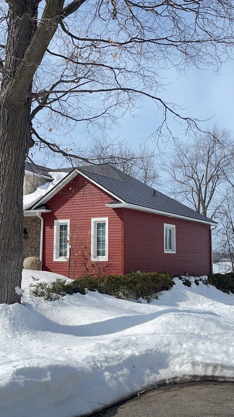 Interlock Aluminum Slate Metal Roofing – Tudor Brown | Orillia, ON (Front-right elevation)