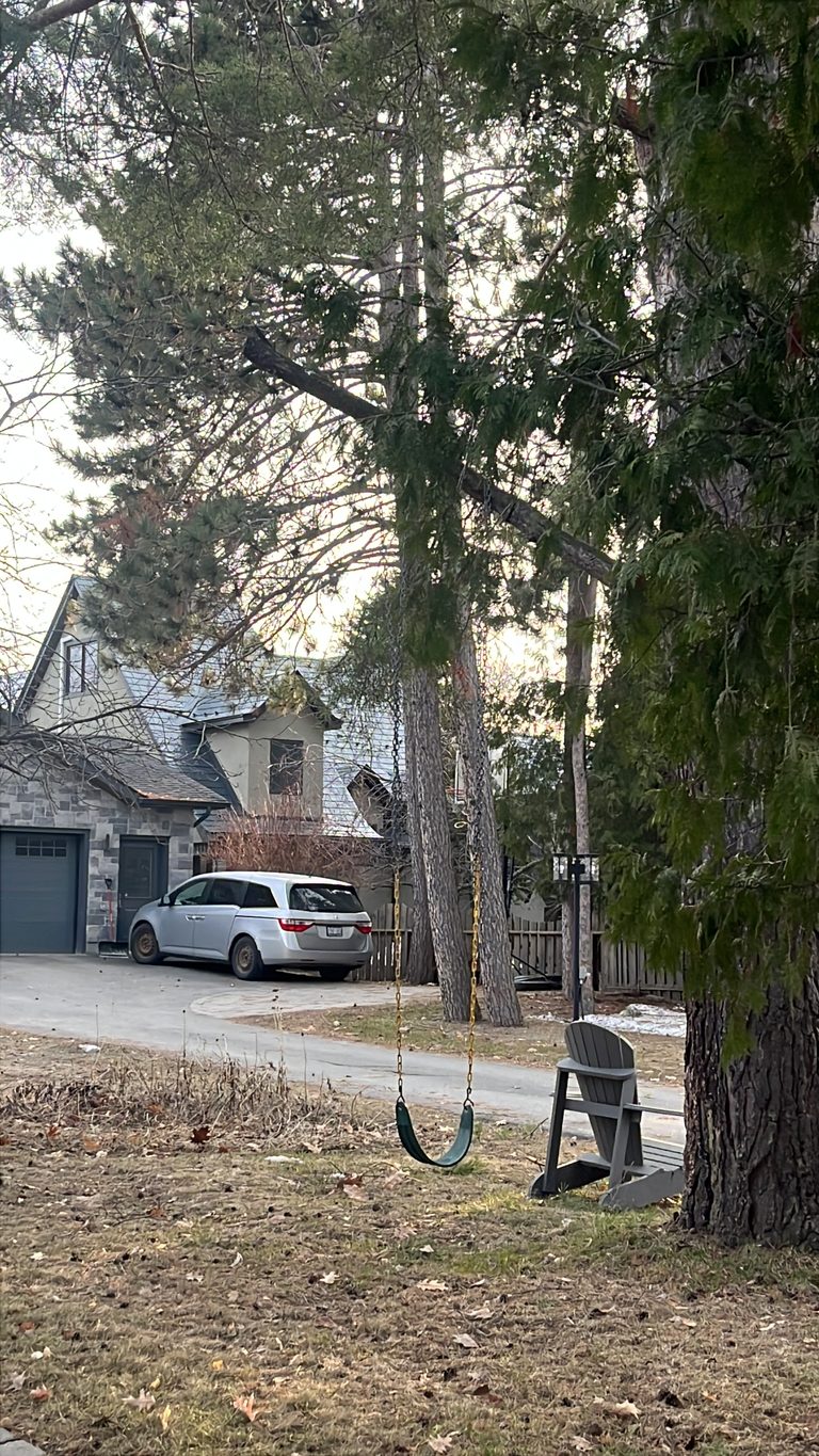 Interlock Aluminum Slate Metal Roofing – Deep Charcoal | Greater Sudbury, ON (Side elevation)