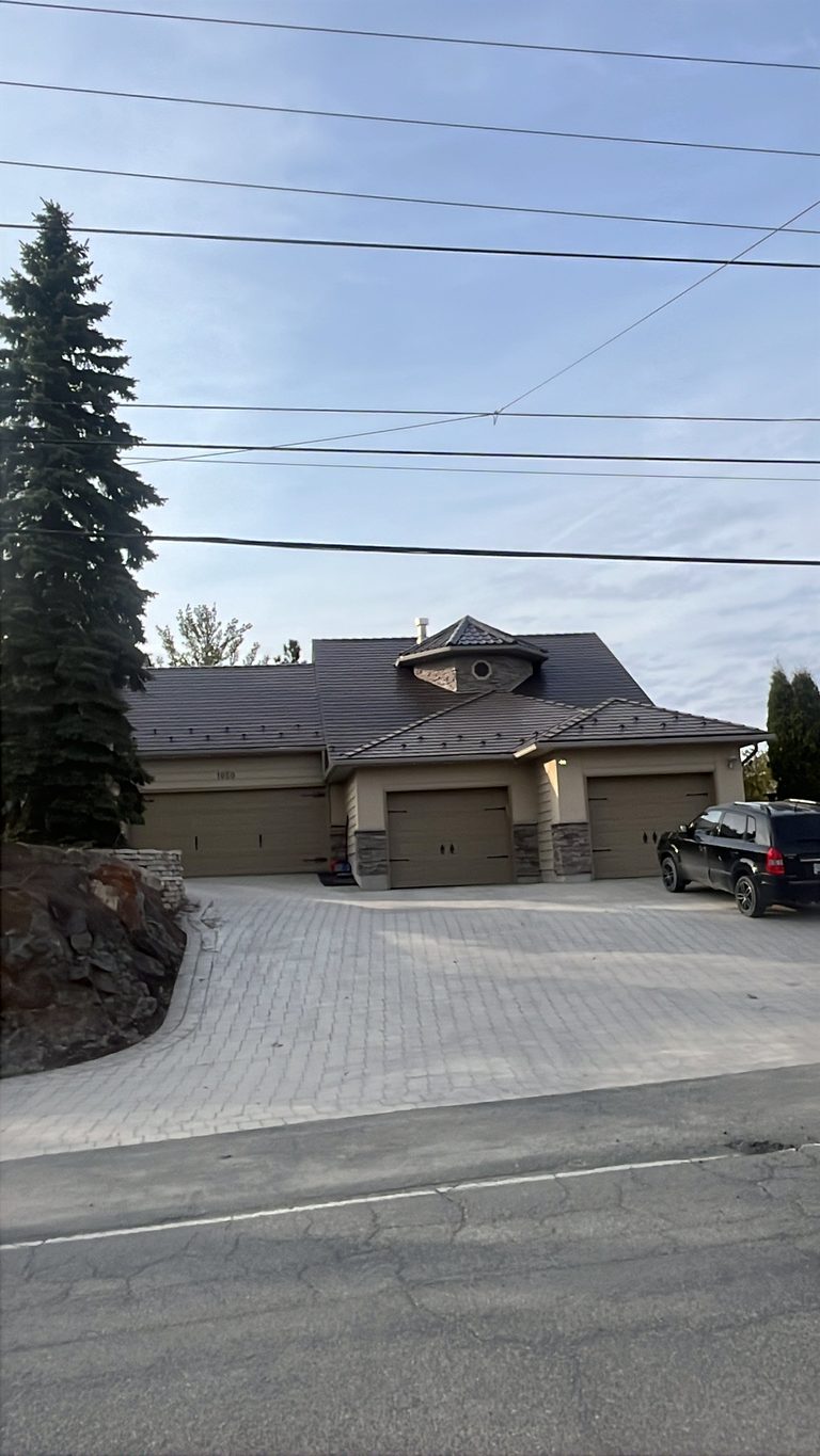 Interlock Aluminum Slate Metal Roofing – Colonial Brown | Greater Sudbury, ON (Front elevation)