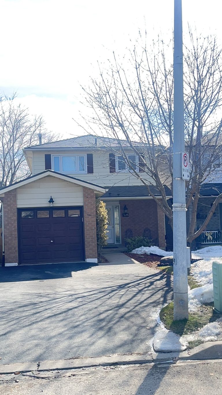 Interlock Aluminum Slate Metal Roofing – Colonial Brown | Bradford, ON (Street view)
