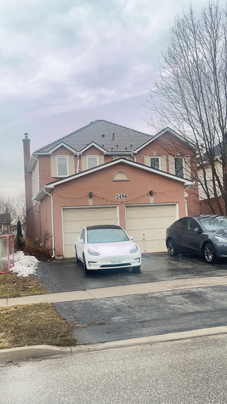 Interlock Aluminum Cedar Shingle Metal Roofing – Colonial Brown | Burlington, ON (Front elevation)