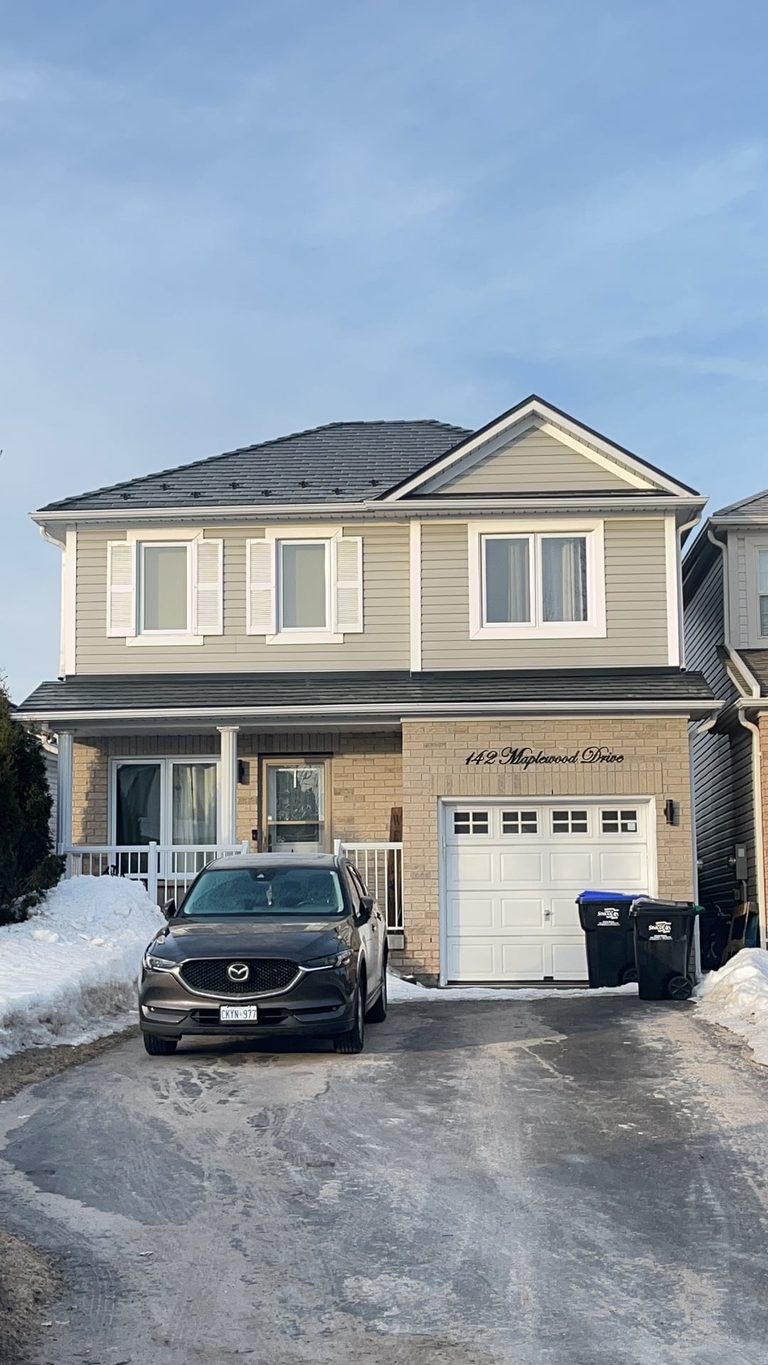 Interlock Aluminum Slate Metal Roofing – Black | Angus, ON (Street view)