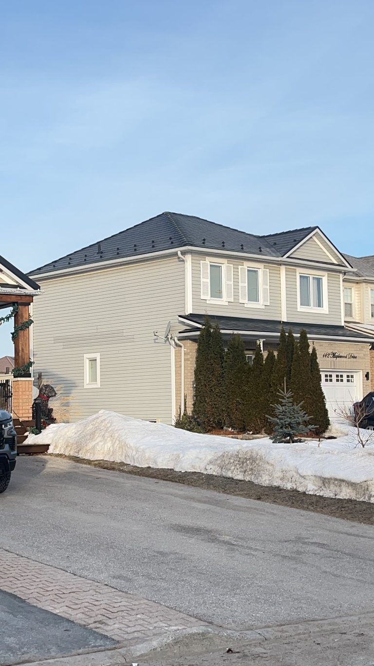 Interlock Aluminum Slate Metal Roofing – Black | Angus, ON (Front-left elevation)