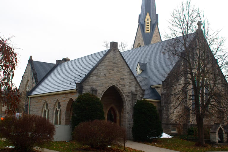 Interlock Aluminum Slate Metal Roofing – Deep Charcoal | Owen Sound, ON (Front-left elevation)