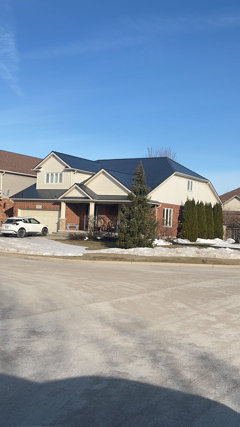 Interlock Aluminum Slate Metal Roofing – Black | Collingwood, ON (Front-right elevation)