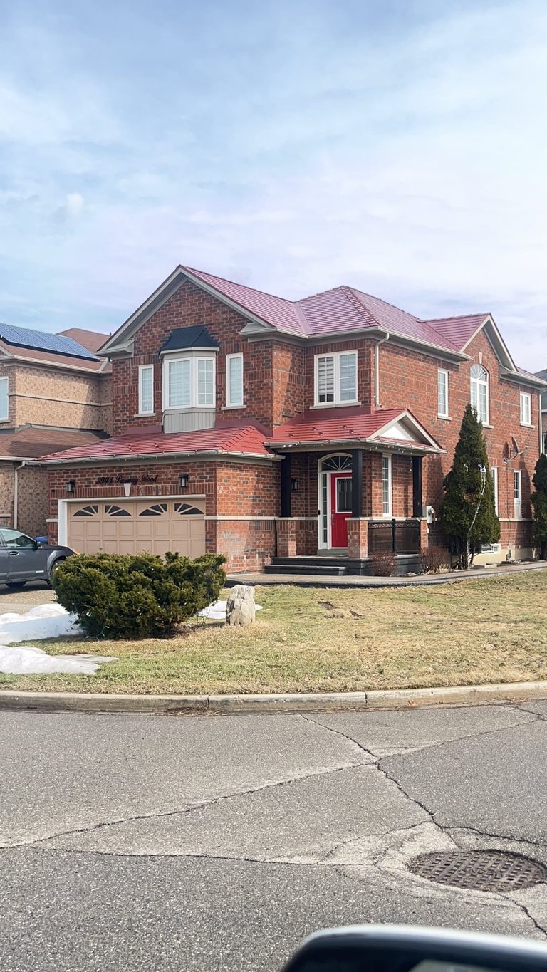 Interlock Aluminum Slate Metal Roofing – Tile Red | Mississauga, ON (Front-right elevation)