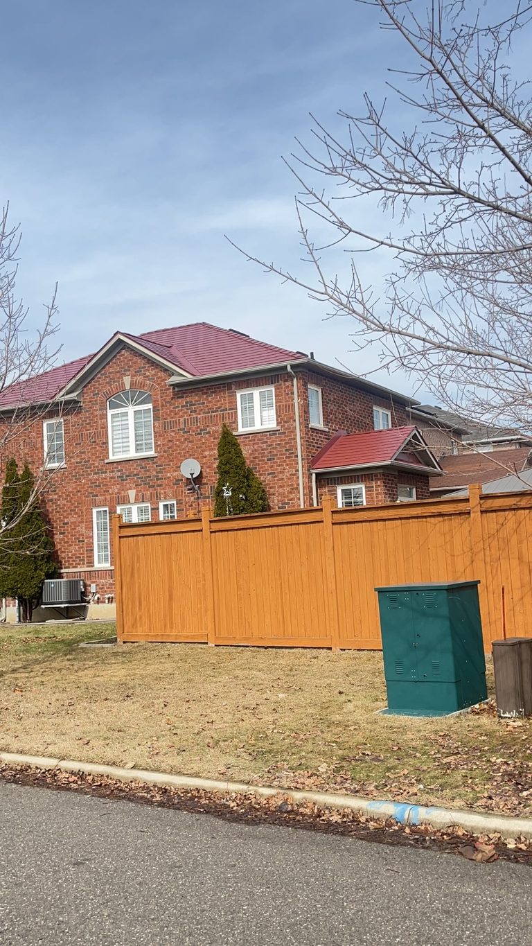 Interlock Aluminum Slate Metal Roofing – Tile Red | Mississauga, ON (Side elevation)