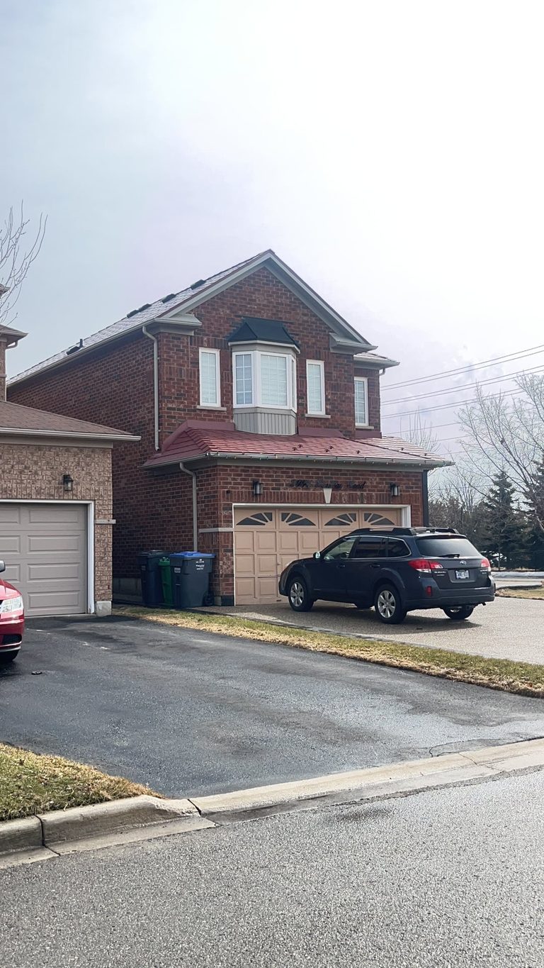 Interlock Aluminum Slate Metal Roofing – Tile Red | Mississauga, ON (Front-left elevation)