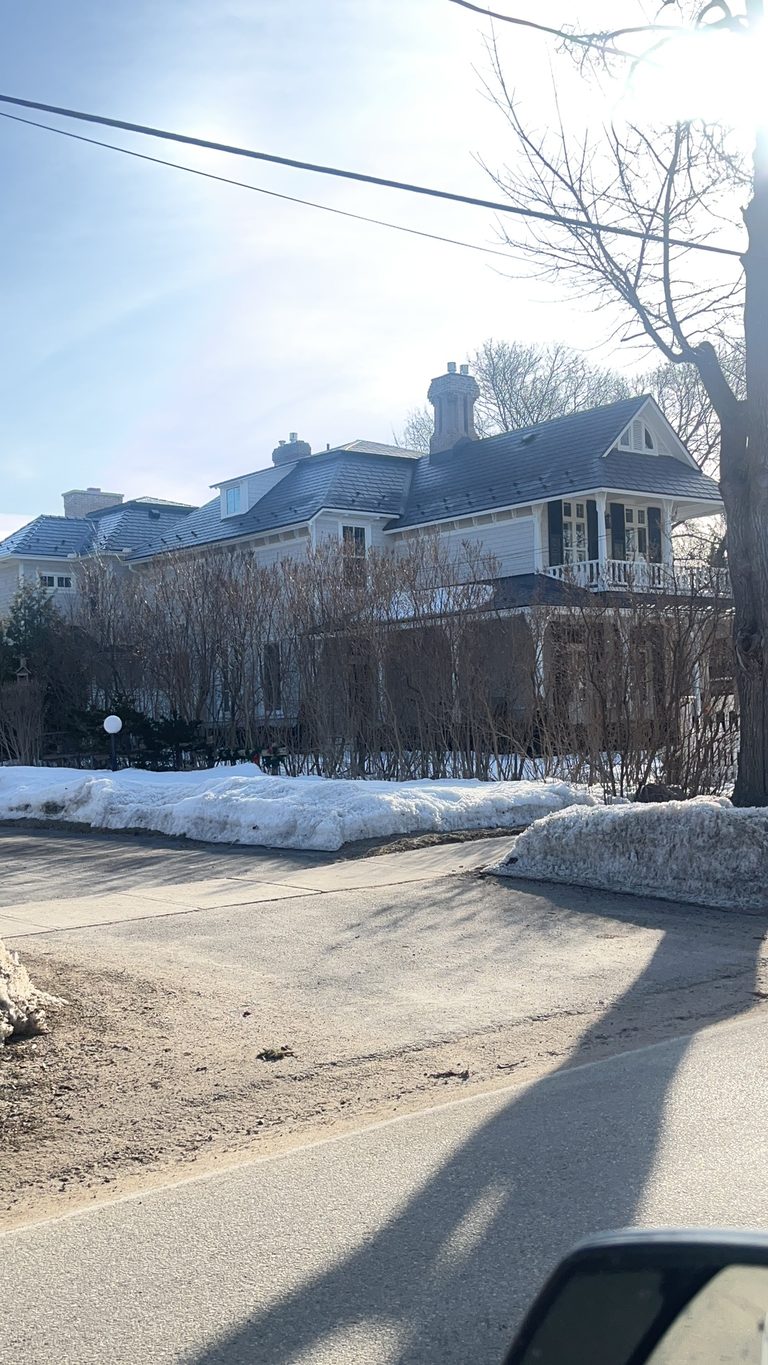Interlock Aluminum Slate Metal Roofing – Deep Charcoal | Collingwood, ON (Front-left elevation)