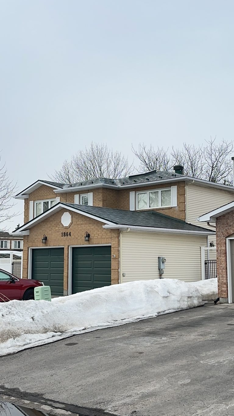 Interlock Aluminum Shingle Metal Roofing – Deep Charcoal | Orleans, ON (Front-right elevation)