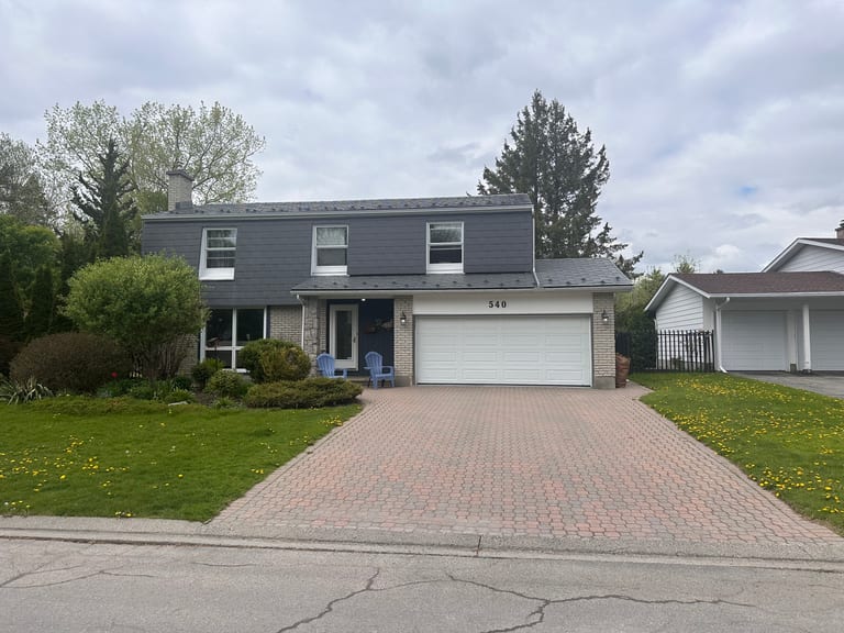 Interlock Aluminum Shingle Metal Roofing – Charcoal Grey | Ottawa, ON (Front elevation)