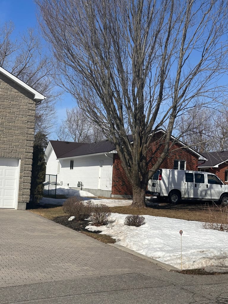Interlock Aluminum Shingle Metal Roofing – Colonial Brown | Navan, ON (Front-left elevation)