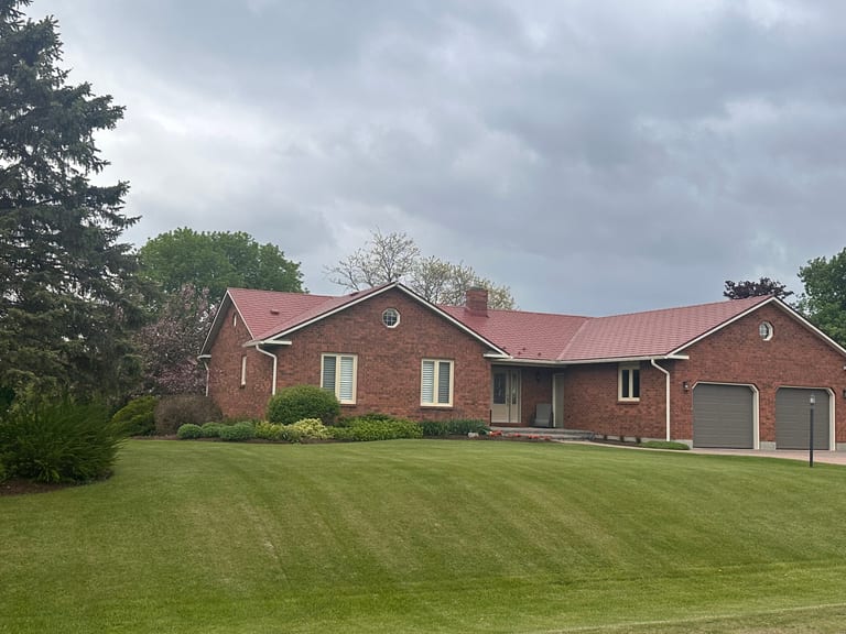 Interlock Aluminum Shingle Metal Roofing – Tile Red | North Gower, ON (Front-left elevation)