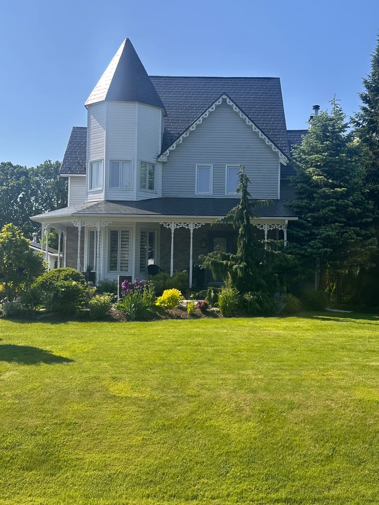 Interlock Aluminum Slate Metal Roofing – Black | Metcalfe, ON (Front-right elevation)