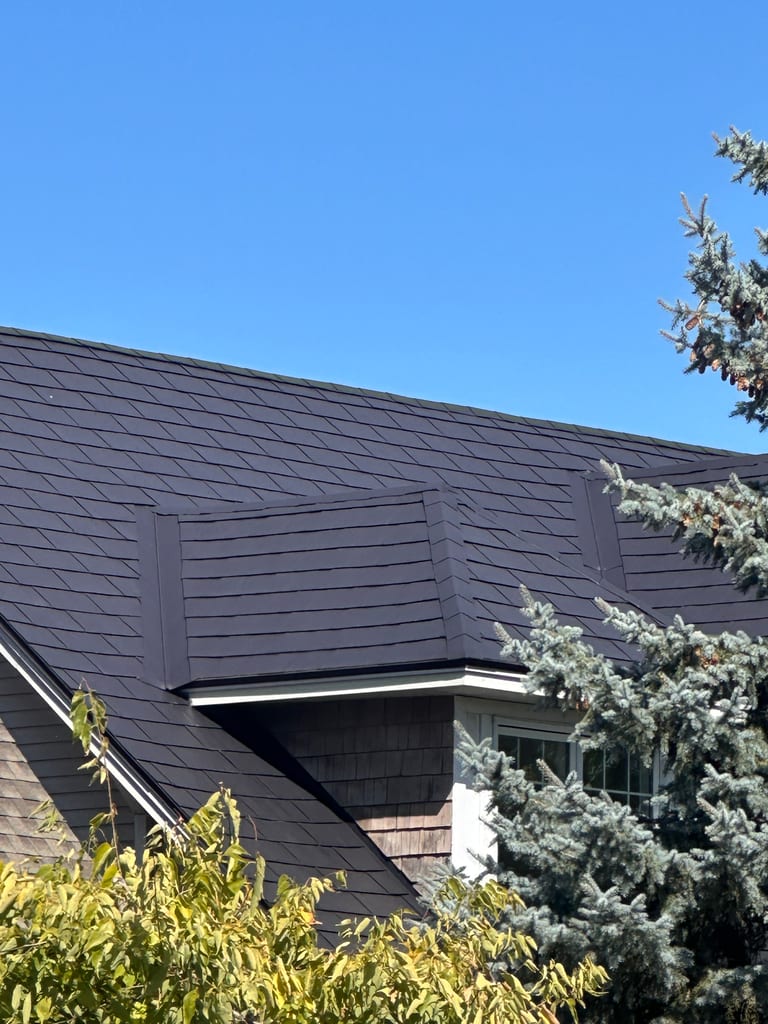 Interlock Aluminum Slate Metal Roofing – Black | Ottawa, ON (Close-up)