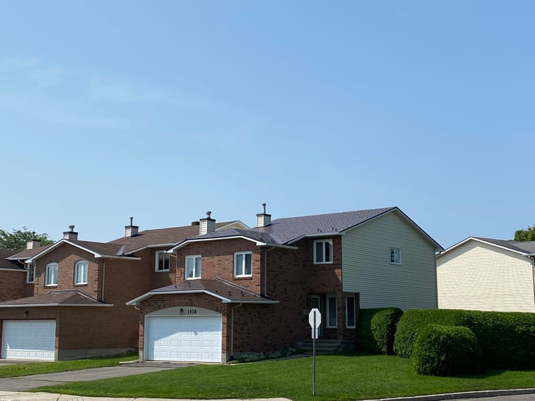 Interlock Aluminum Slate Metal Roofing – Colonial Brown | Orleans, ON (Street view)