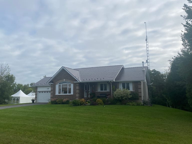 Interlock Aluminum Slate Metal Roofing – Tudor Brown | Winchester, ON (Front-right elevation)