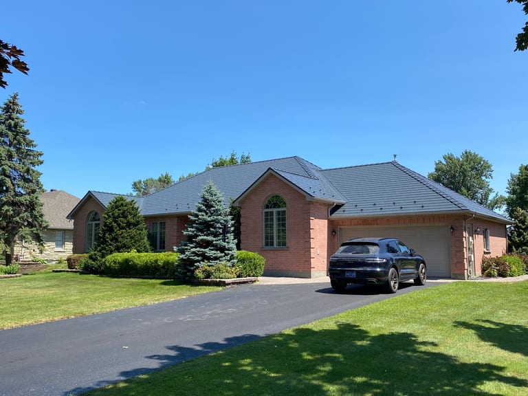 Interlock Aluminum Slate Metal Roofing – Deep Charcoal | Cornwall, ON (Front-right elevation)