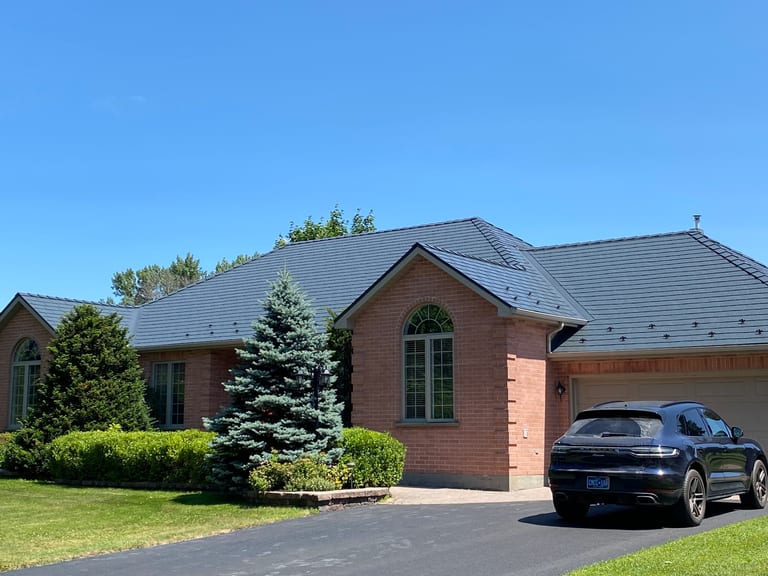 Interlock Aluminum Slate Metal Roofing – Deep Charcoal | Cornwall, ON (Front elevation)