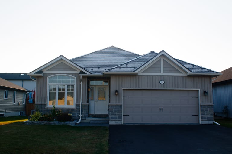Interlock Aluminum Slate Metal Roofing – Tudor Brown | Belleville, ON