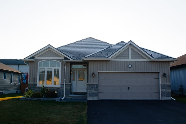 Interlock Aluminum Slate Metal Roofing – Tudor Brown | Belleville, ON