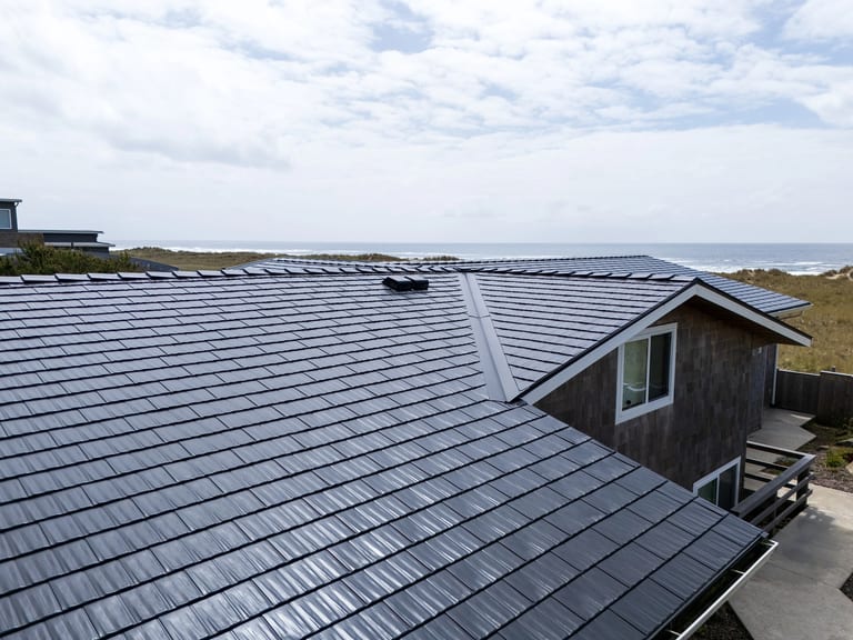 Interlock Aluminum Cedar Shingle Metal Roofing – Black | Manzanita, OR (Texture detail)