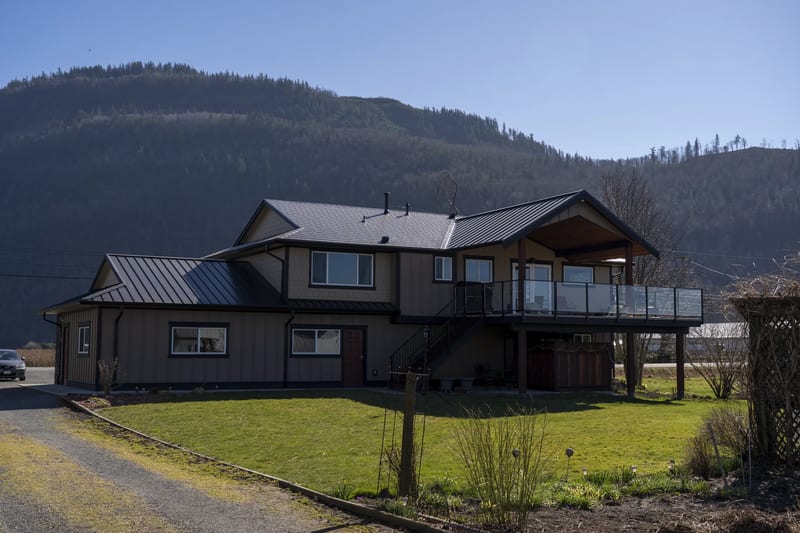 Deep Charcoal Interlock Slate aluminum roof on a two-storey home with a metal roof in a mountain setting, Abbotsford, British Columbia