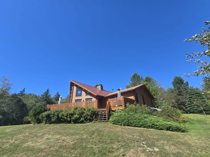 Copper Penny Interlock Slate aluminum metal roof on a log cabin in Trenton, Maine