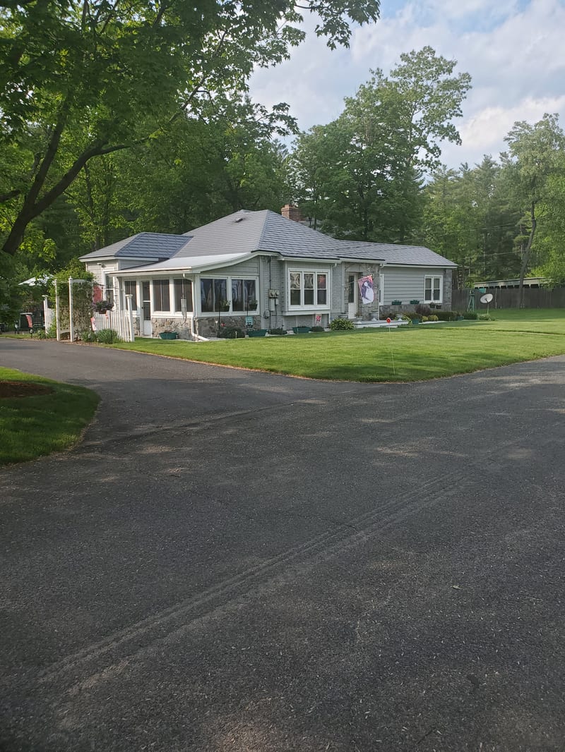 Keene, NH home with Interlock Slate aluminum metal roofing in Charcoal Grey.