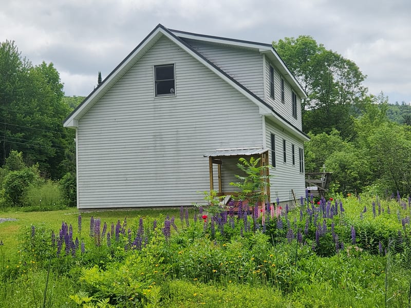 Musket Grey Interlock standing seam aluminum roof on a Vermont home in Jericho
